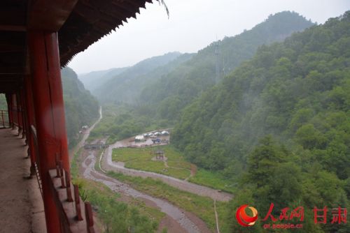 从云崖寺俯瞰附近山谷（刘海天 摄）