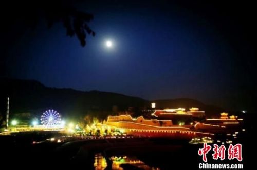 图为庆城夜景。(资料图) 杨玉林 摄