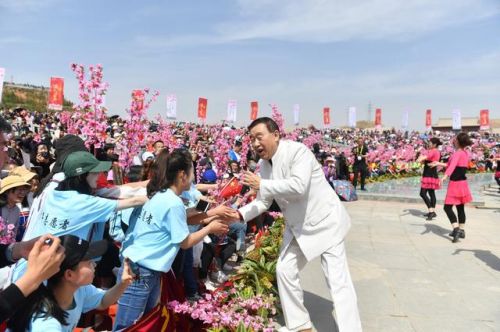 桃花迎春约会兰州第36届兰州桃花旅游节成功举办