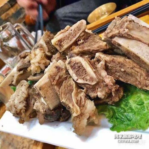 张掖丹霞口旅游度假小镇湖畔餐厅特色美食.jpg