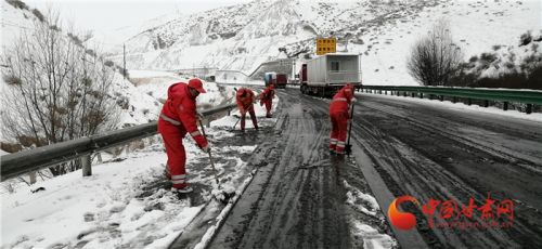 受雨雪影响 甘肃省河西部分路段临时交通管制