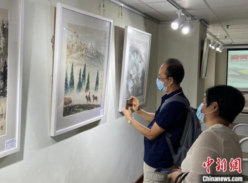 香港举办“高校艺术导师书画作品邀请展”庆祝教师节