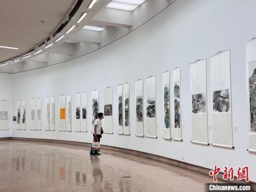 第38届中国陕西·日本京都书画联展暨第7届中国·日本学生书画联展开幕。　李一璠 摄