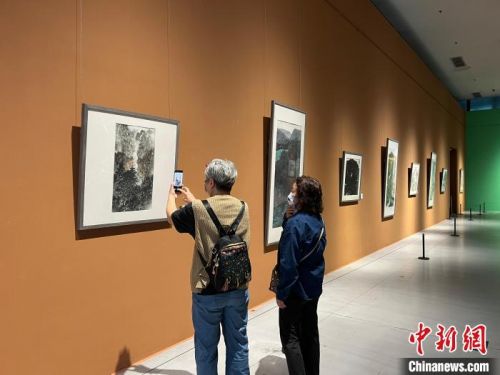 “长江经济带全国中国画作品展”在重庆开展