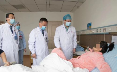 您谈到了教师在人才培养过程中发挥的作用，在您成长和奋斗的历程中，有这样的引路人吗？