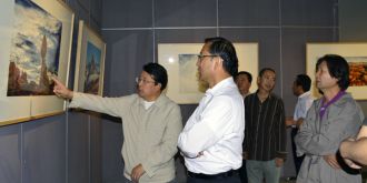 甘肃省委宣传部部长连辑参观木月自然摄影作品展