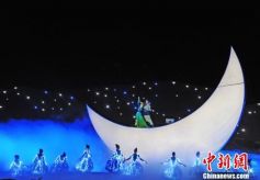 中国首部大型沙漠实景剧《敦煌盛典》在敦煌预演成功