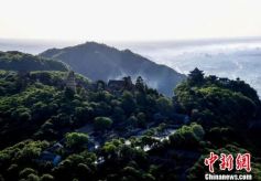 甘肃平凉崆峒山雨后日出云海景色秀美