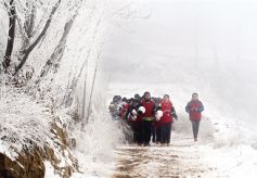 甘肃兰州榆中：山里娃放飞足球梦