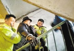 甘肃省兰州红古区一患病老人驾电动车外出晕厥