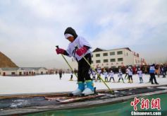 国际儿童滑雪节由甘肃省张掖与国内55家滑雪场共同举办