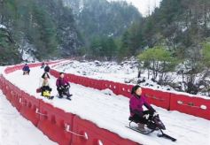 甘肃陇南官鹅沟首届冰雪旅游节开幕