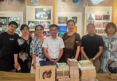 甘肃省文化艺术研究院向甘肃文化艺术档案主题展厅捐赠图书资料