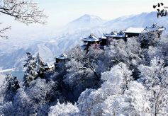 “道源圣地”崆峒山：冬日雪景伴云海飘渺如仙境