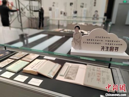 “海上先生——海上书画名家作品与美育文献展”。　上海图书馆 供图