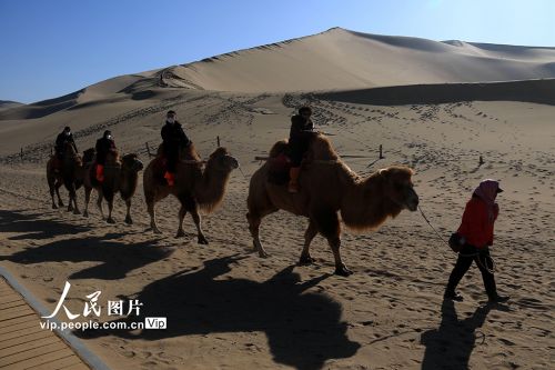 甘肃敦煌：元旦假期旅游回暖升温