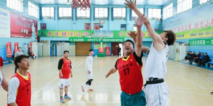 甘肃静宁：篮球交流赛  校企共发展