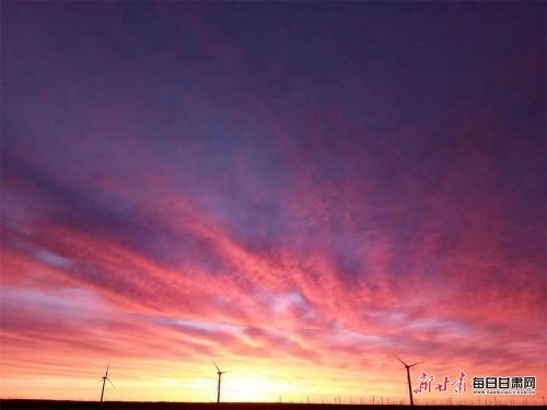 落日余晖映晚霞，一抹夕阳美如画。 郭晋良  摄.jpg