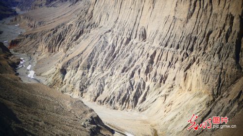 甘肃：探访祁连山——高台马营河大峡谷、小泉丹霞