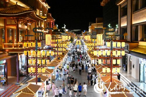敦煌夜市。人民网 席娟娟摄
