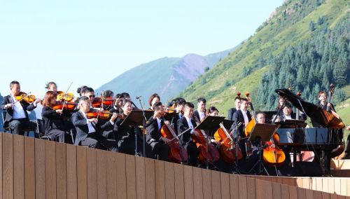 祁连山下曲声悠扬。张掖市委宣传部供图