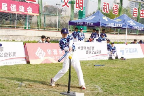青少年组软式棒球比赛现场