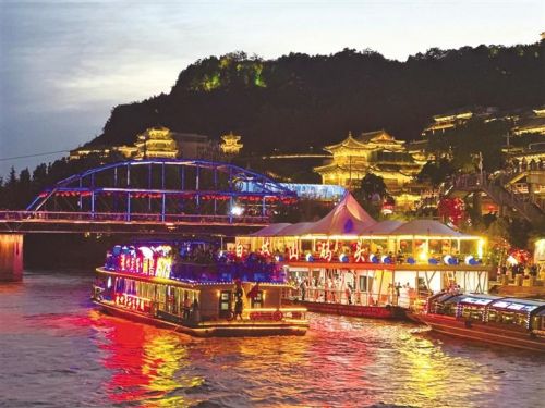 “夜游黄河”是兰州冬春季旅游必选项目