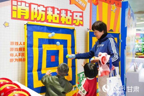 消防宣传月活动现场。人民网记者 焦隆摄