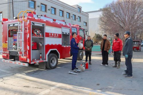 乡镇专职消防队人员技能培训现场。易多阳摄