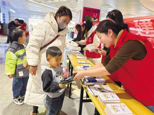 文明宣讲活动走进商场