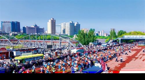 2025兰马全城沸腾。刘宝丽 摄